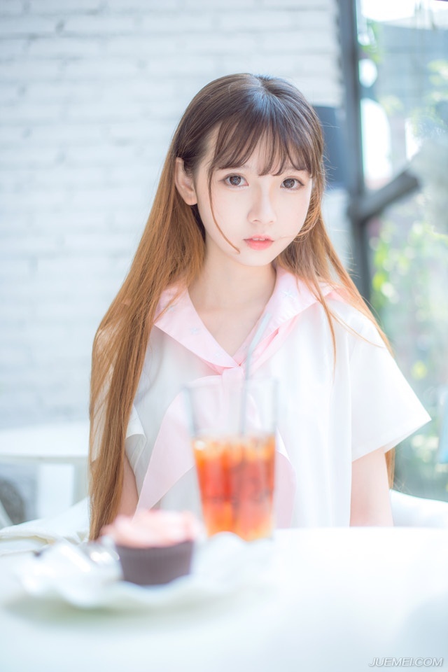 看了看四周围，孟达将管家的尸体以及沾了血液的衣服就近找了个地方埋掉，才施施然的返回了成都，并对刺史府中的众将下了封口令，这战乱年代，加上蜀中被刘璋搞得乌烟瘴气，可没有关中那样完善的律法保护普通百姓，个把人失踪，实在是再正常不过的事情。